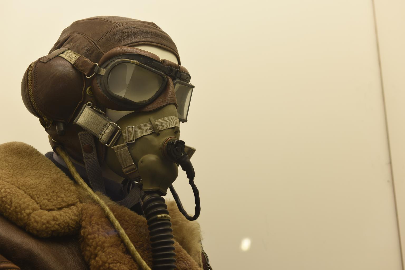Flying helmet and oxygen mask c.1941 | Science Museum Group Collection