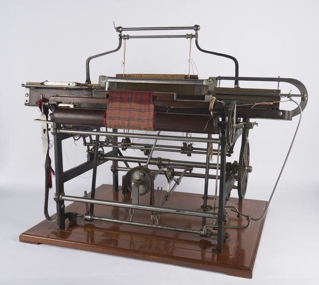 Model of power loom with double shuttle box (scale 1:2)