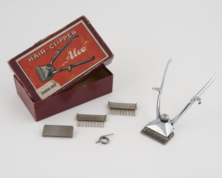 An 'Alco' hair clipper no 50/1  with two spare 5 and 7 mm