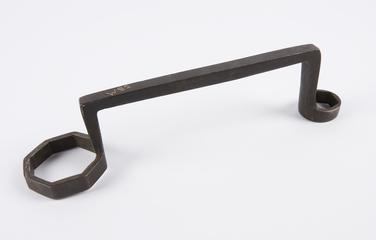 Wheelwright's collinge-type axle-cap wrench