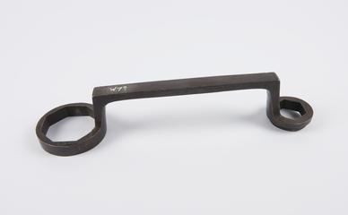 Collinge pattern axle-cap wrench