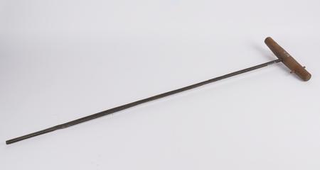 Shell auger with extended tanged shank and handle