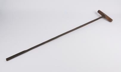Shell auger with extended tanged shank and handle