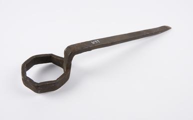 Wheelwright's single-ended axle-cap wrench