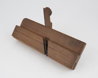 Moulding plane, three reed type, cut with squared quirk