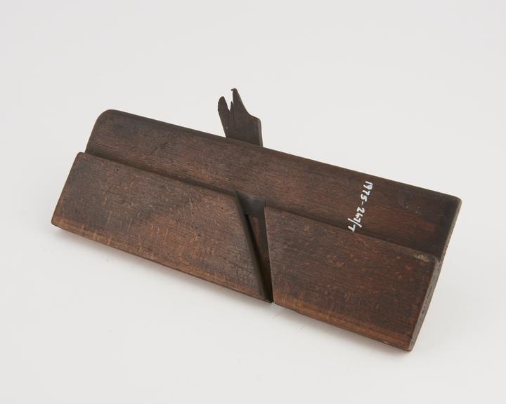 Moulding plane: flat bead type, 3/8by Moseley