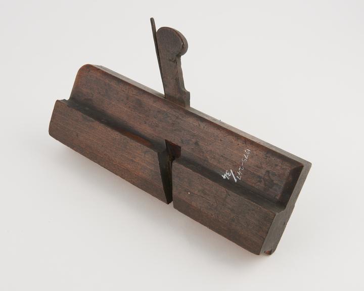 Moulding plane: common ovolo type, stamped 1/2 with a fence