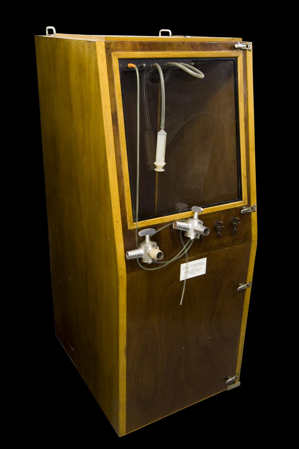 Whole body plethysmograph, Surrey, England, 1955-1965 | Science Museum ...
