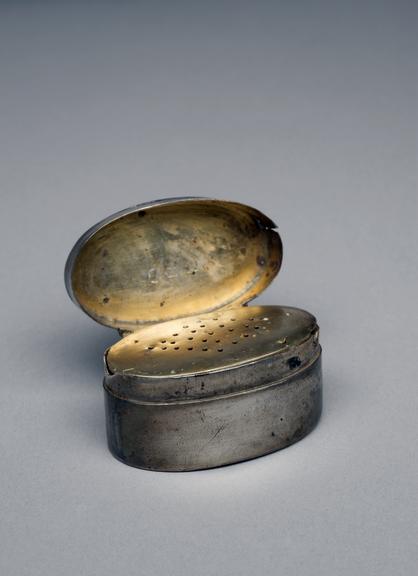 Silver vinaigrette, oval, with hinged lid and J.W