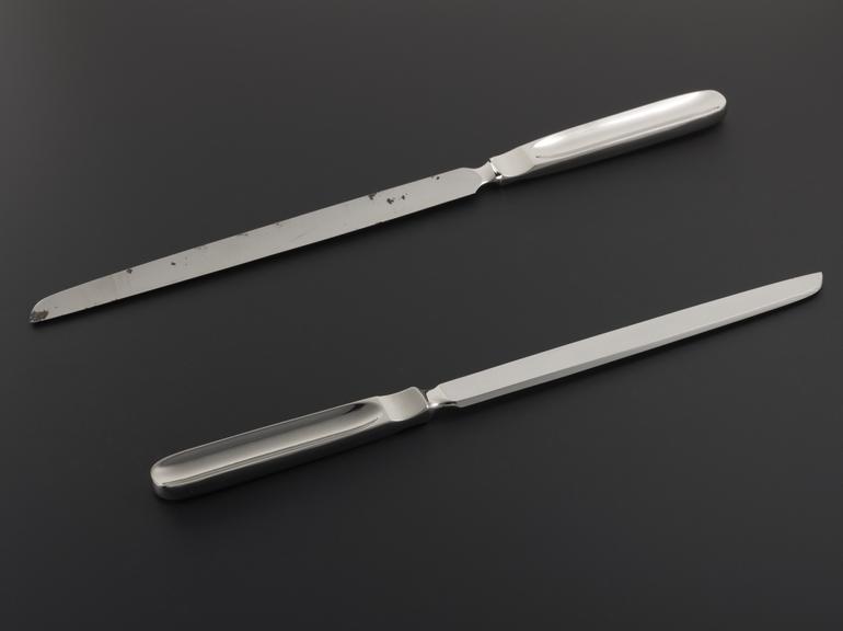 2 amputation knives