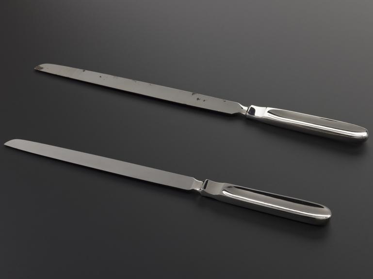 2 amputation knives