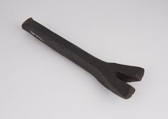 Wheelwrights strake nail drawer or claw.