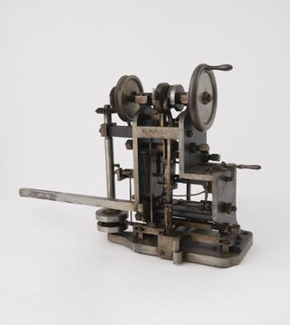 Circular knitting machine