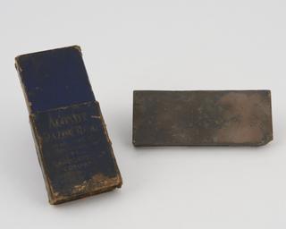 Aloxite razor hone No 200.