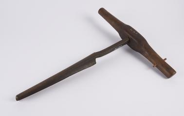 Taper auger with nose, tanged, with handle