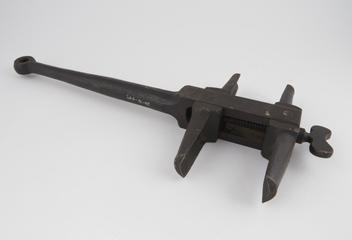 Adjustable axle cap and nut  wrench