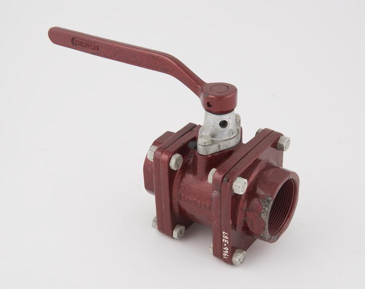 Ball-plug valve, type M (sectioned).