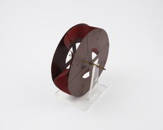 Model of continuous or endless Serpentine blade steam-ship propeller