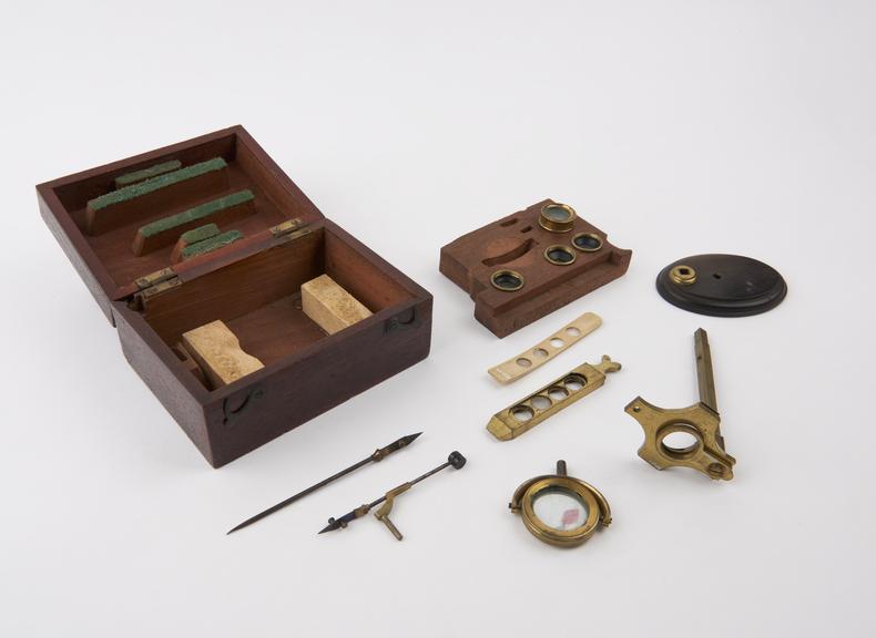 Jones-type botanic microscope in mahogany case, English