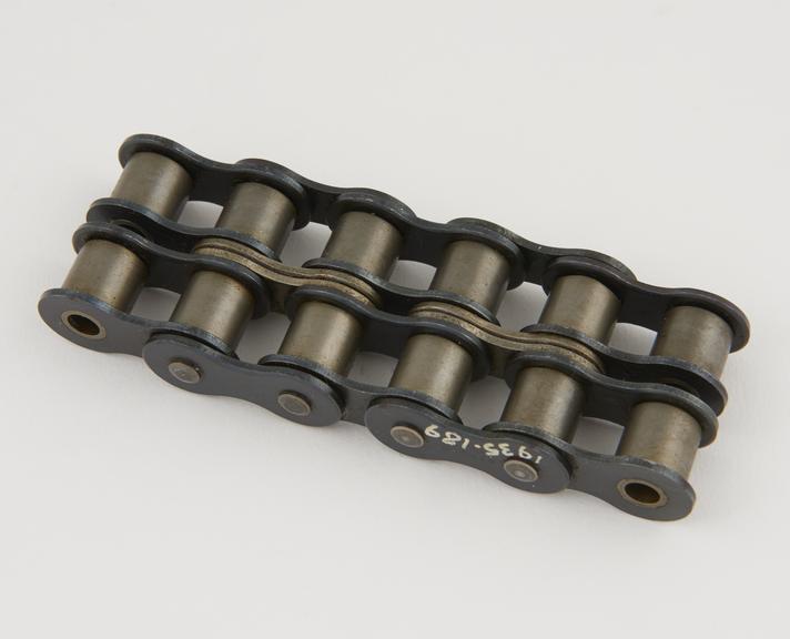 Sample of 3/4 pitch Renold duplex roller chain no.114066; 1935.'