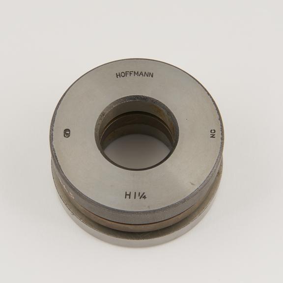 Heavy type ball thrust bearing by Hoffmann;1925.