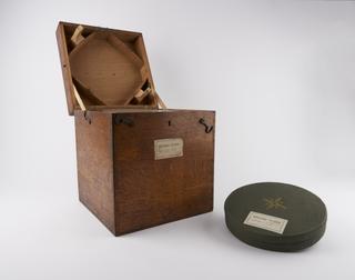 Carrying case for self-registering ships compass