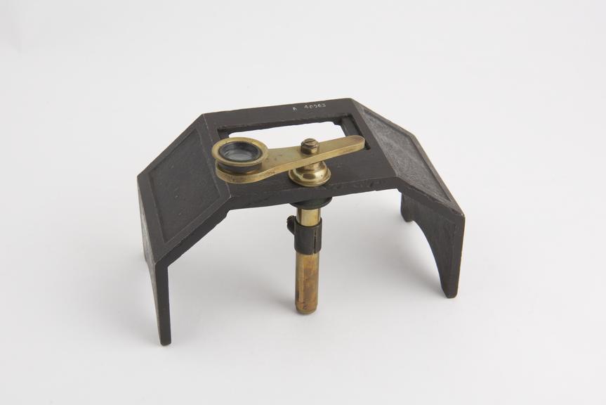 Dissecting microscope with cast iron base