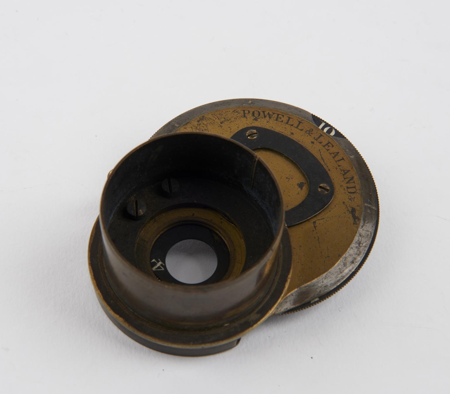 Aperture disc with 11 apertures | Science Museum Group Collection