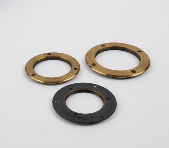 Three retaining rings for rotating microscope stage plates