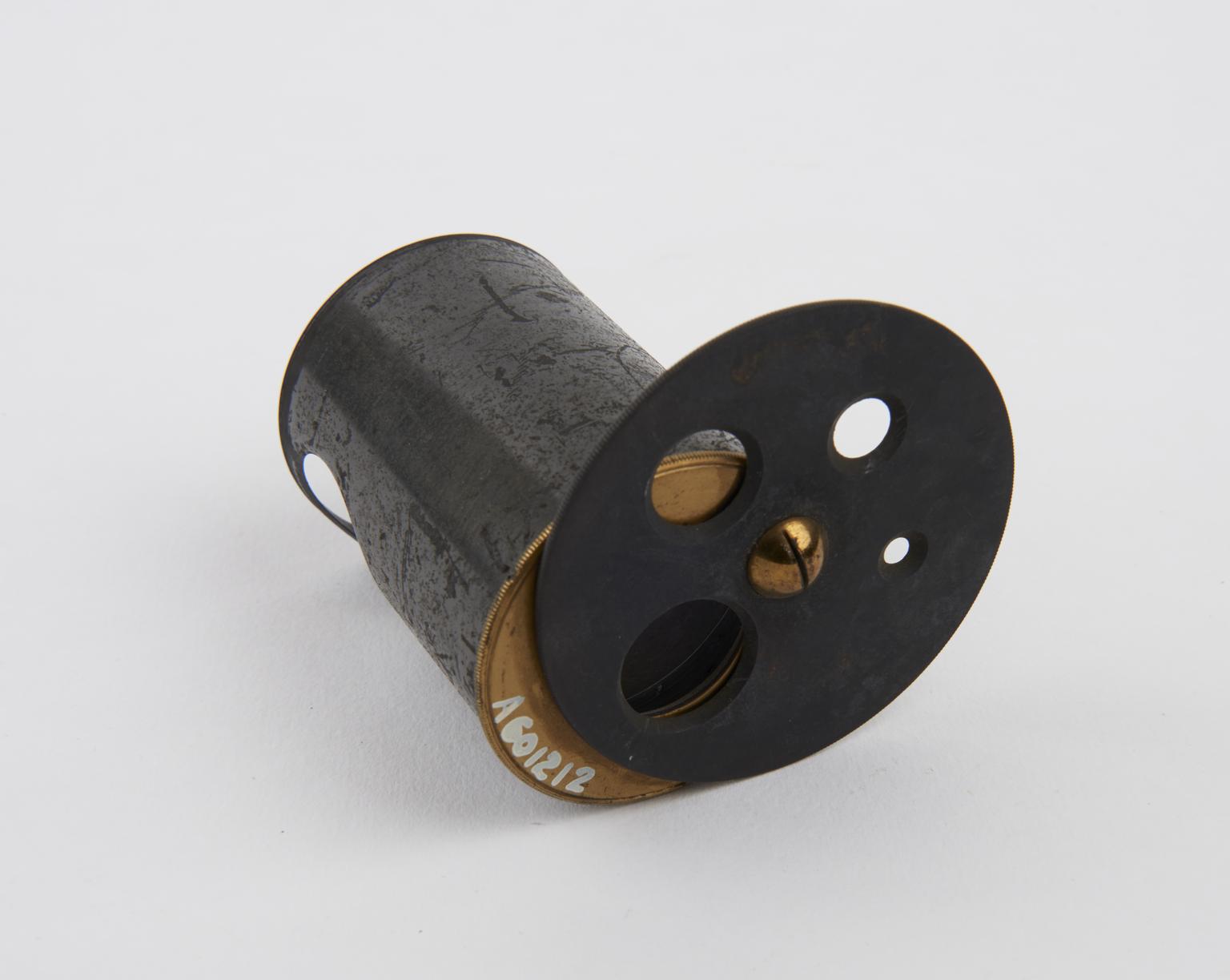 Aperture disc and well, English, 1850-1900 | Science Museum Group ...