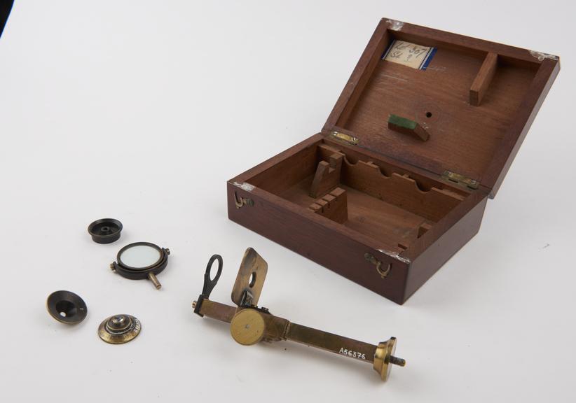 Simple botanic microscope with box as foot, French