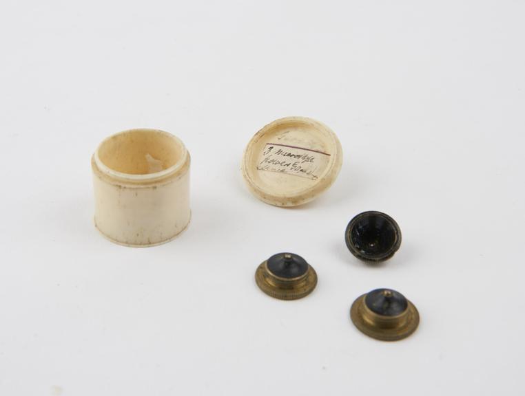 Three jewel lenses in bone box, Continental, 1820-1850