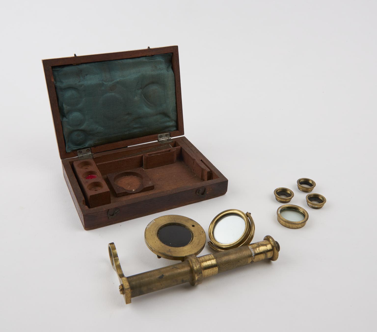Botanic microscope with boxfoot | Science Museum Group Collection