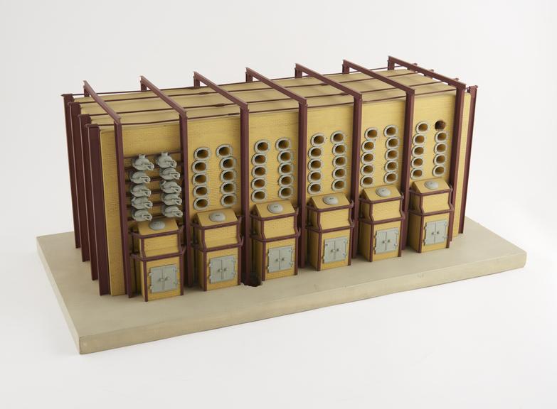 Model of horizontal retort bench.