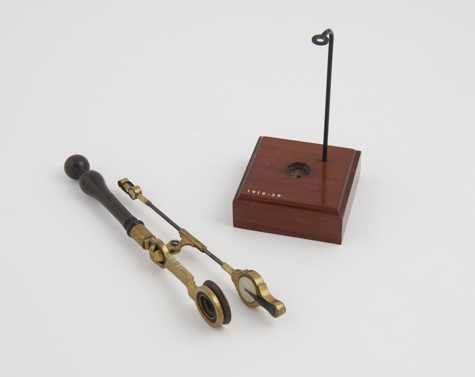 Compass Microscope Compass microscope for opaque objects | Science Museum Group Collection