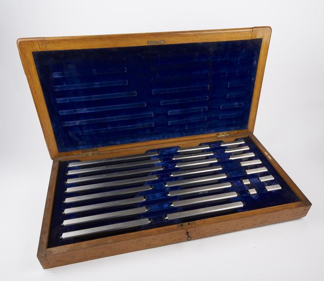 Standard length gauges, 1 to 12', in wooden padded lockable box