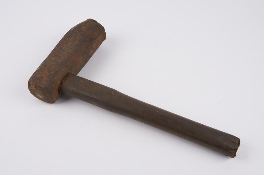 Saw-doctor's hammer