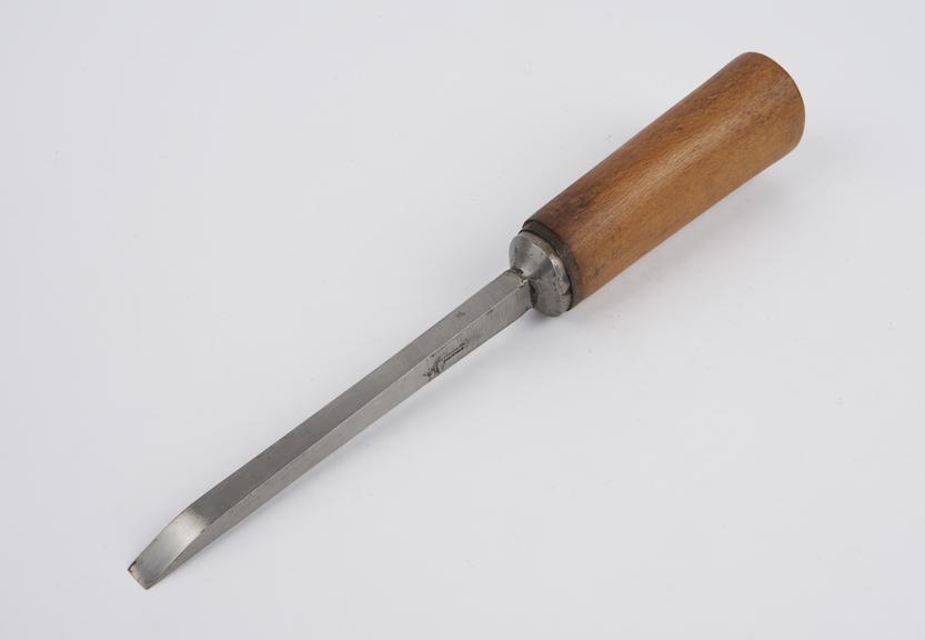 A 1/2 joiner's mortice chisel with an oval beach handle, Cat