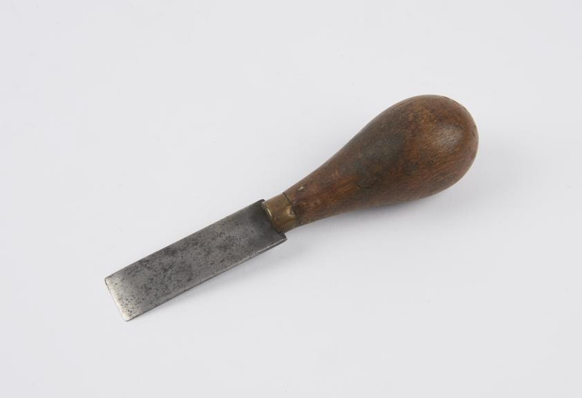 Saddler's small chisel knife with 3.4 wide blade.'