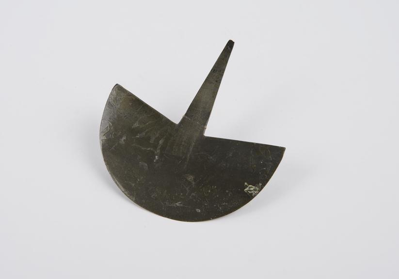 Saddler's single piece round knife (no handle) with 5 blade.'