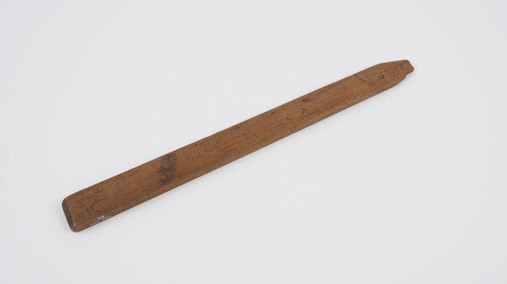 Saddle maker's straight 1 1/8 loop stick.'