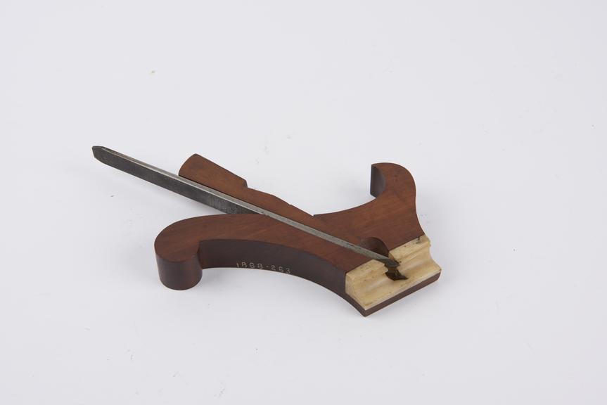 Small beading plane for circular work, cone face