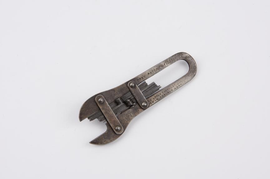 Adjustable spanner