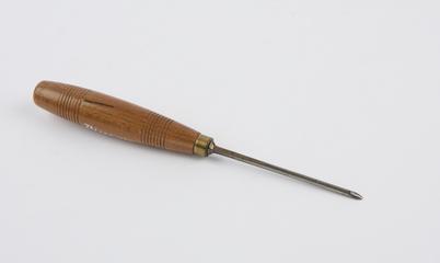 One 1/8" fluter chisel, size 1/8"by Ward