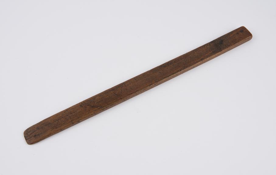 Saddler's 7/8 straight wooden  loop stick.'