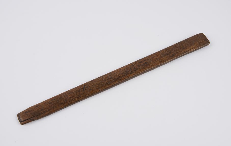 Saddler's 7/8 straight wooden  loop stick.'