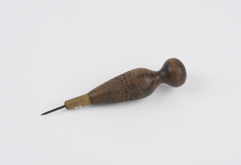 Saddler's short sewing awl.