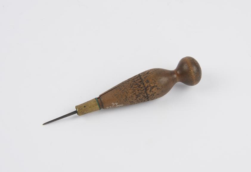 Saddler's medium sewing awl.