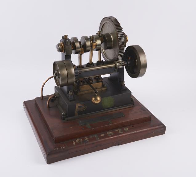 Model of a 3-throw vertical hydraulic pump, on wood base