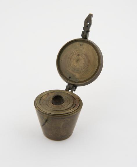 Nest of weights